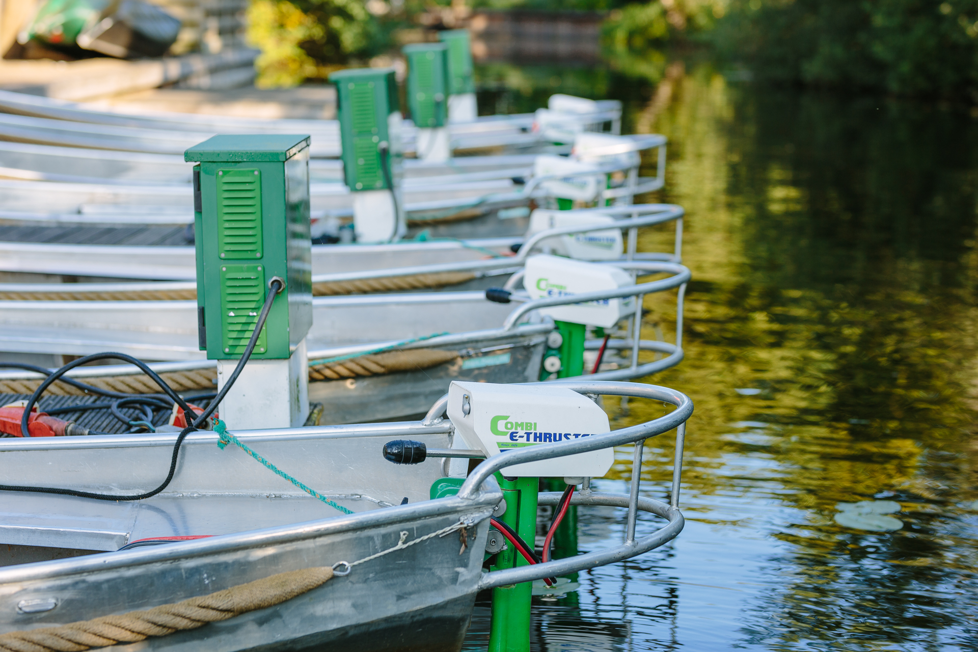 Fluisterboot (aluminium, zonder kussens) van Recreatiecentrum De Kluft in Ossenzijl